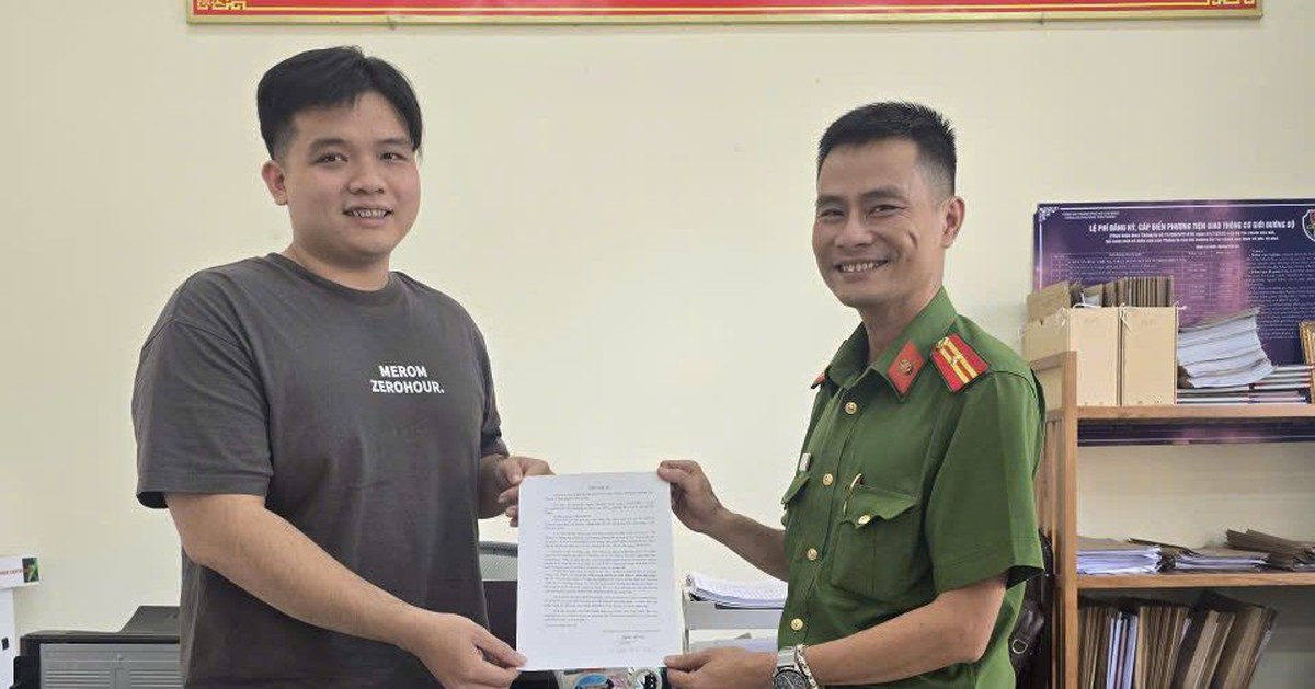 Bất ngờ nhận 1.298.000.000 đồng từ tài khoản lạ, thanh niên TP.HCM lập tức trình báo công an