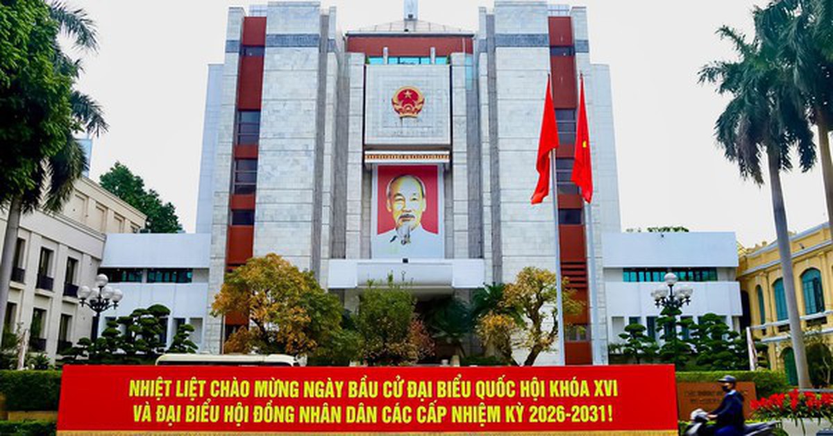 Tiếp tục sắp xếp, tinh gọn tổ chức bộ máy; đẩy mạnh phân cấp, phân quyền, ủy quyền