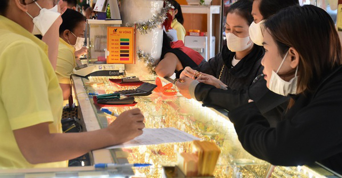 Giá vàng hôm nay, 12-3: Đảo chiều đi xuống