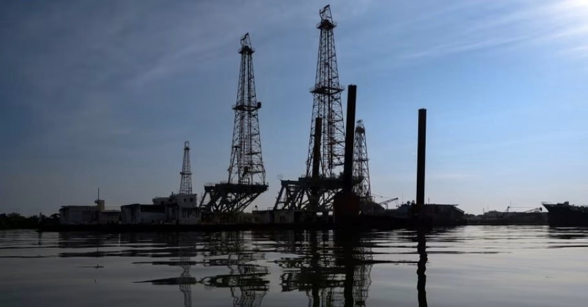 Iran "chọn lọc" tàu chở dầu đi qua eo biển Hormuz: Điều gì sẽ xảy ra với giá dầu?