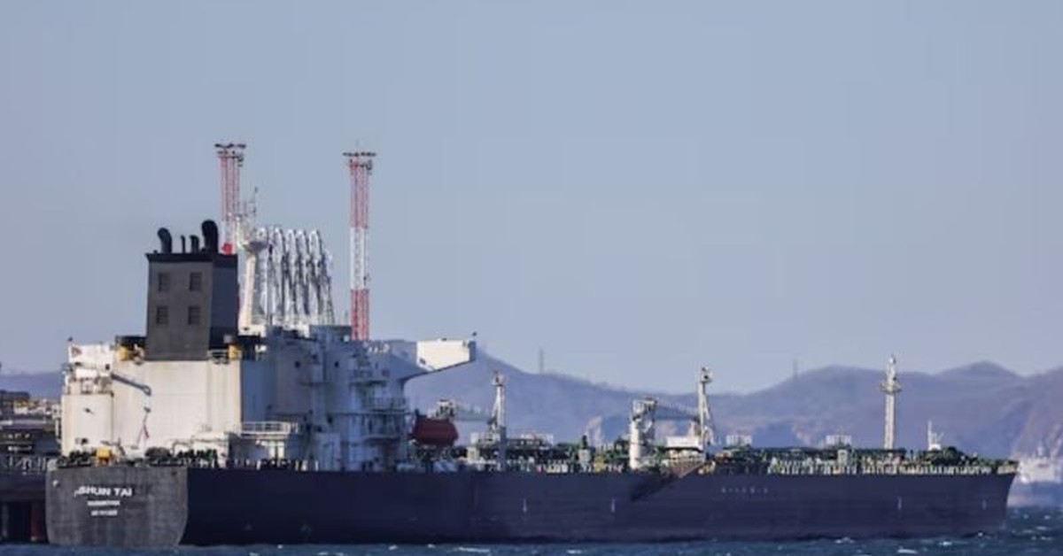 Iran đóng cửa eo biển Hormuz, một quốc gia liền đề nghị Mỹ "cho phép" mua dầu Nga