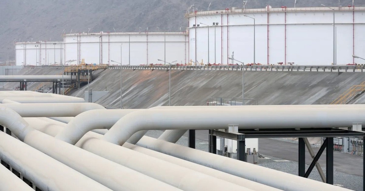 "Quân bài tẩy" với tổng công suất gần 9 triệu thùng dầu mỗi ngày giúp 2 quốc gia Trung Đông giảm phụ thuộc vào eo biển Hormuz