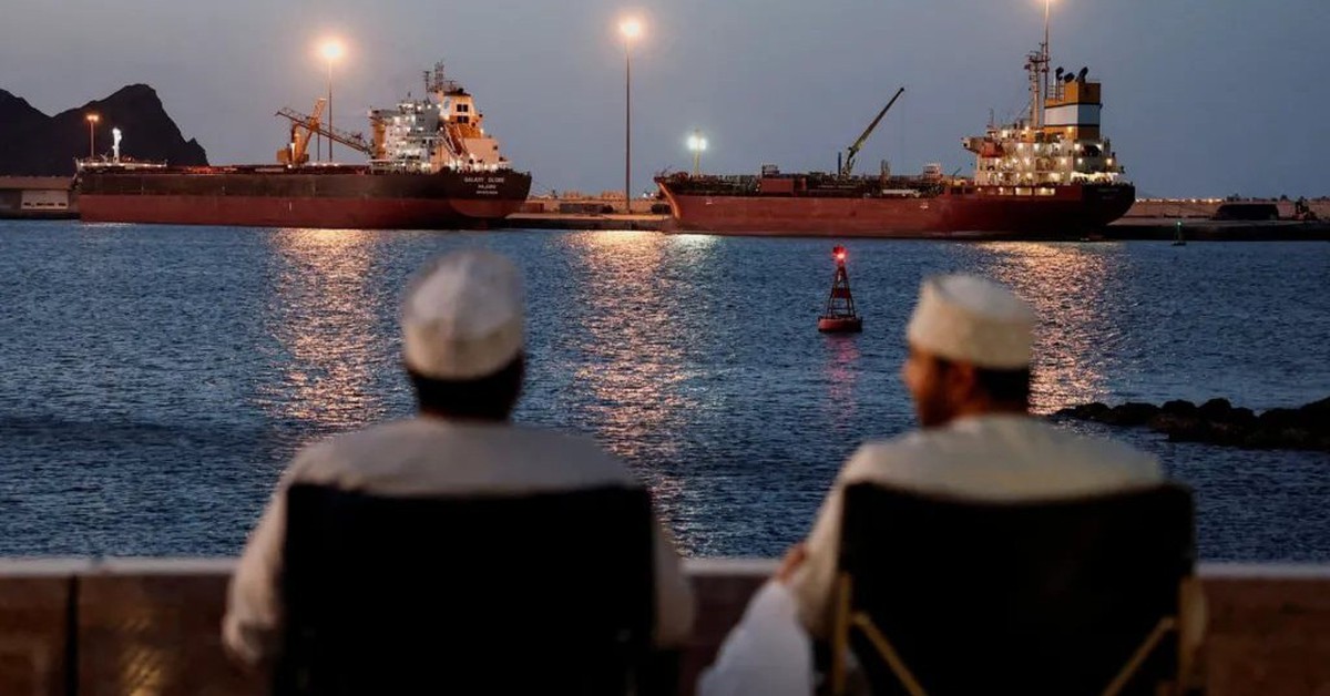 Tình cảnh như "thiên la địa võng" của 20.000 thủy thủ ở eo biển Hormuz: “Chúng tôi như kẻ mù tìm tay nắm cửa”