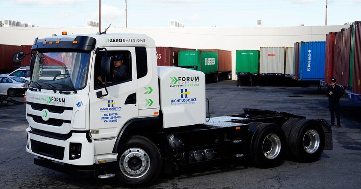Trung Quốc tăng tốc điện hóa vận tải hàng hóa