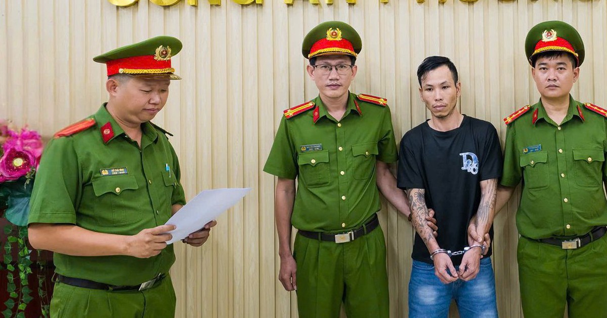 Khởi tố, bắt tạm giam người đàn ông hành hung nữ shipper [7]