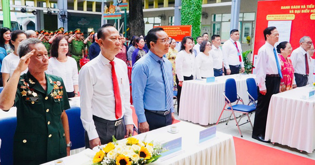 Nguyên Thủ tướng Nguyễn Tấn Dũng và Chủ tịch UBND TPHCM Nguyễn Văn Được bầu cử tại phường Xuân Hòa