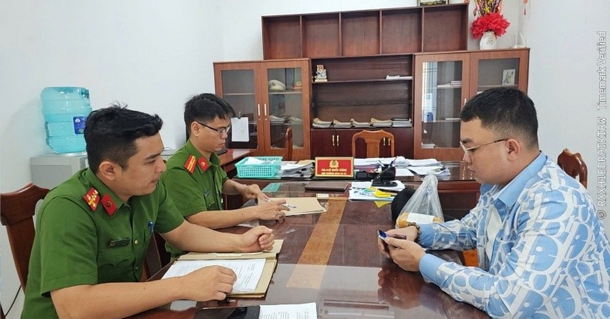 Hà Minh Hiệp SN 1996 đến công an xã đầu thú