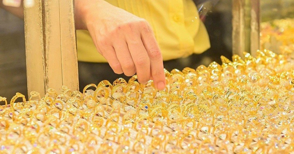 Nếu dầu lên 200 USD/thùng như Iran cảnh báo, giá vàng sẽ ra sao? Có nên tiếp tục xếp hàng mua vàng?