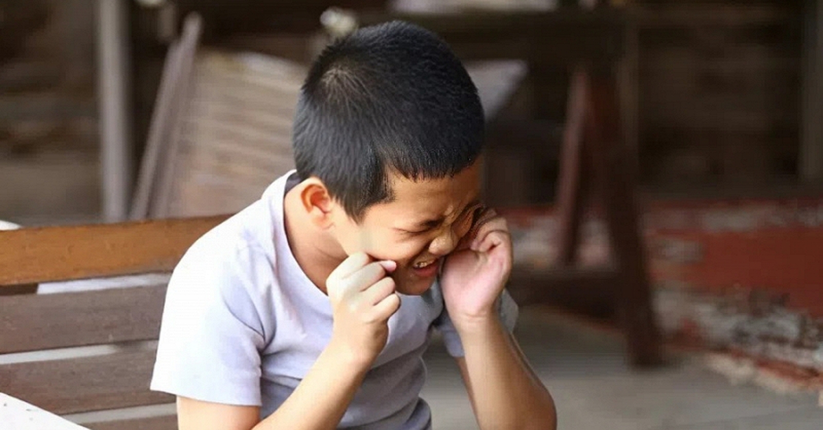 "Chỉ bị đánh 2 cái bằng thước kẻ,sao đứa trẻ này đã nghĩ quẩn?” - Hóa ra có một kiểu sỉ nhục có thể phá hủy não bộ!