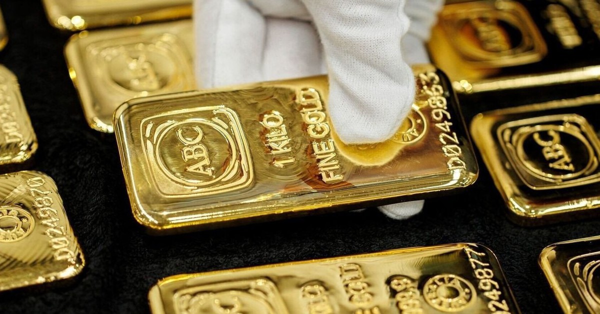 Vàng và bạc cùng lao dốc sáng 17/3, thế giới thủng mốc 5.000 USD