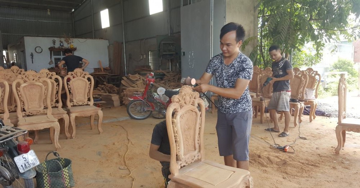 Từ 20 triệu đồng, anh thợ SN1990 thu 20 tỷ/năm nhờ chiếc máy đục CNC "vực dậy" cả một nghề truyền thống