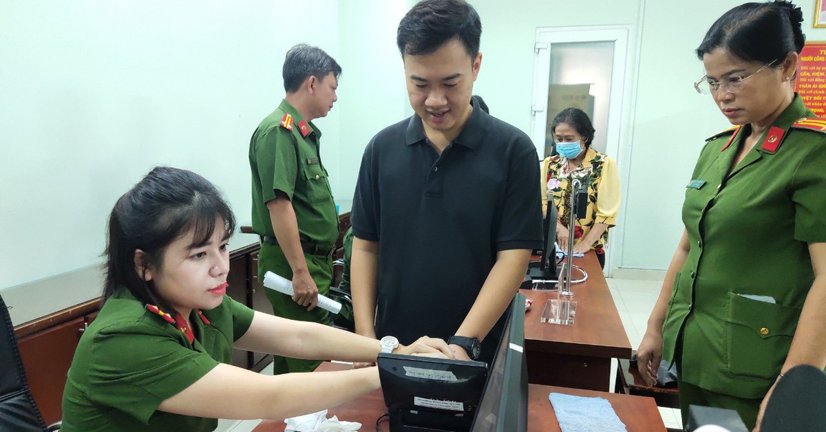 Người dân có tài khoản ngân hàng chú ý: Ai sinh những năm này cần đổi thẻ Căn cước càng sớm càng tốt