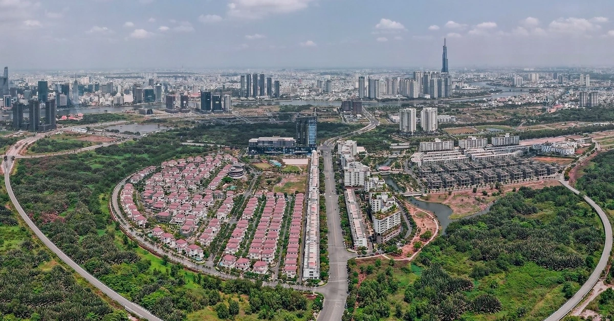 "Đại bàng" ngoại ồ ạt làm tổ, vì sao nhà đầu tư Việt bỏ trống sân nhà?