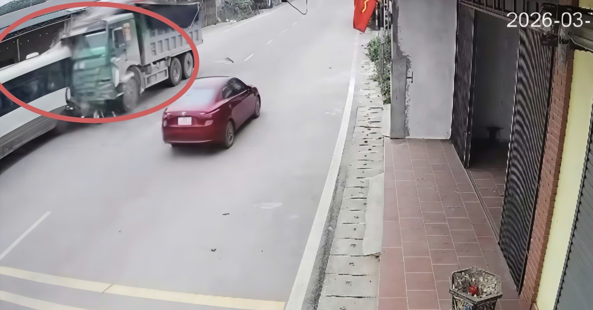 Xe ben tông ô tô đưa đón học sinh, nhiều em bị thương