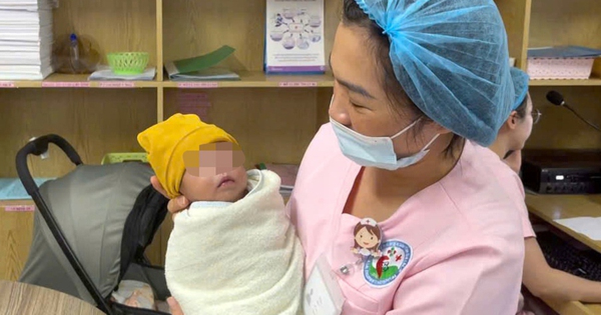 Giao 1 gia đình tại TP Đà Nẵng nuôi dưỡng bé gái bị "vùi lấp" trong lô cao su ở Gia Lai