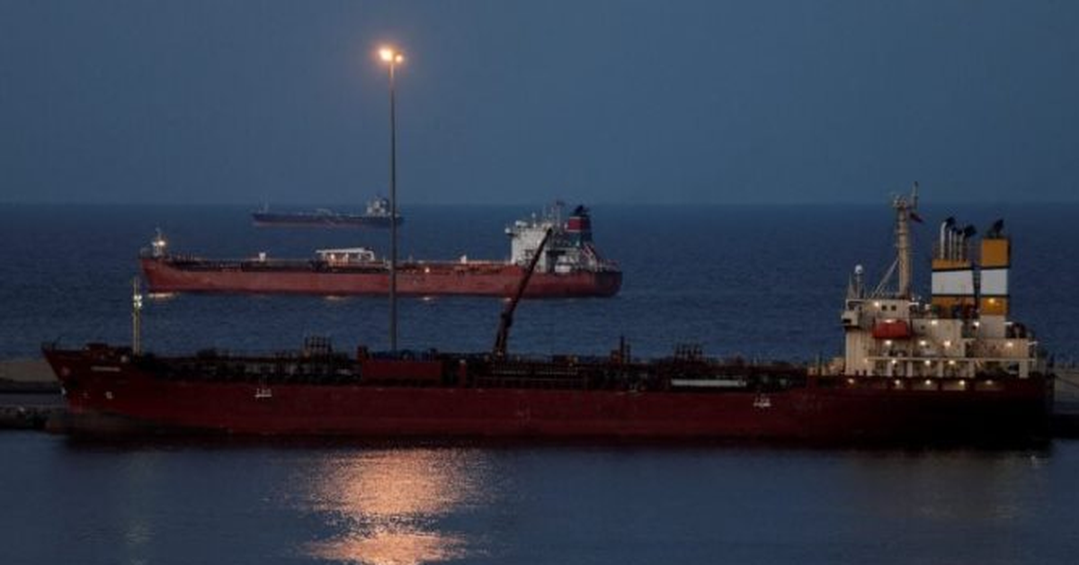 Phát hiện một loạt tàu sử dụng tín hiệu nhận dạng giả, âm thầm đi qua qua eo biển Hormuz: Hơn 12 triệu thùng dầu di chuyển thành công