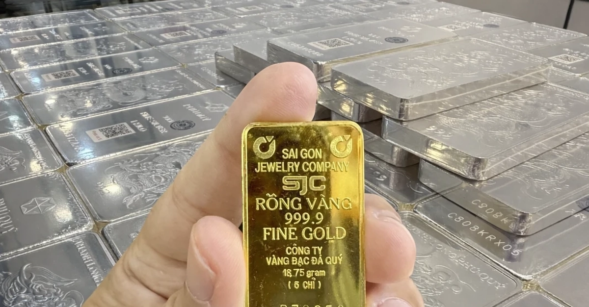 Giá vàng bạc tiếp tục giảm mạnh