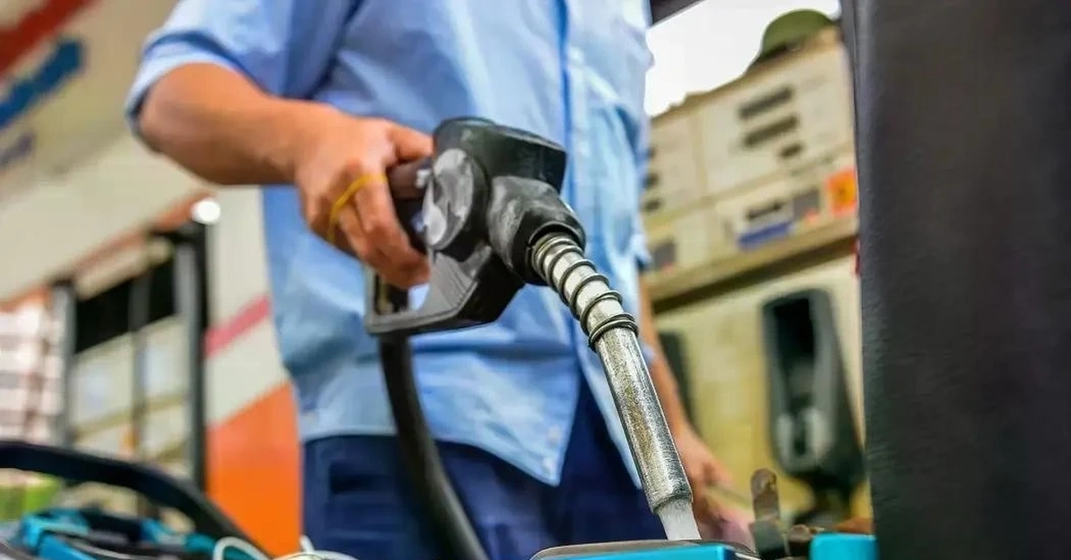 Xem xét sử dụng ngân sách hỗ trợ Quỹ Bình ổn giá xăng dầu