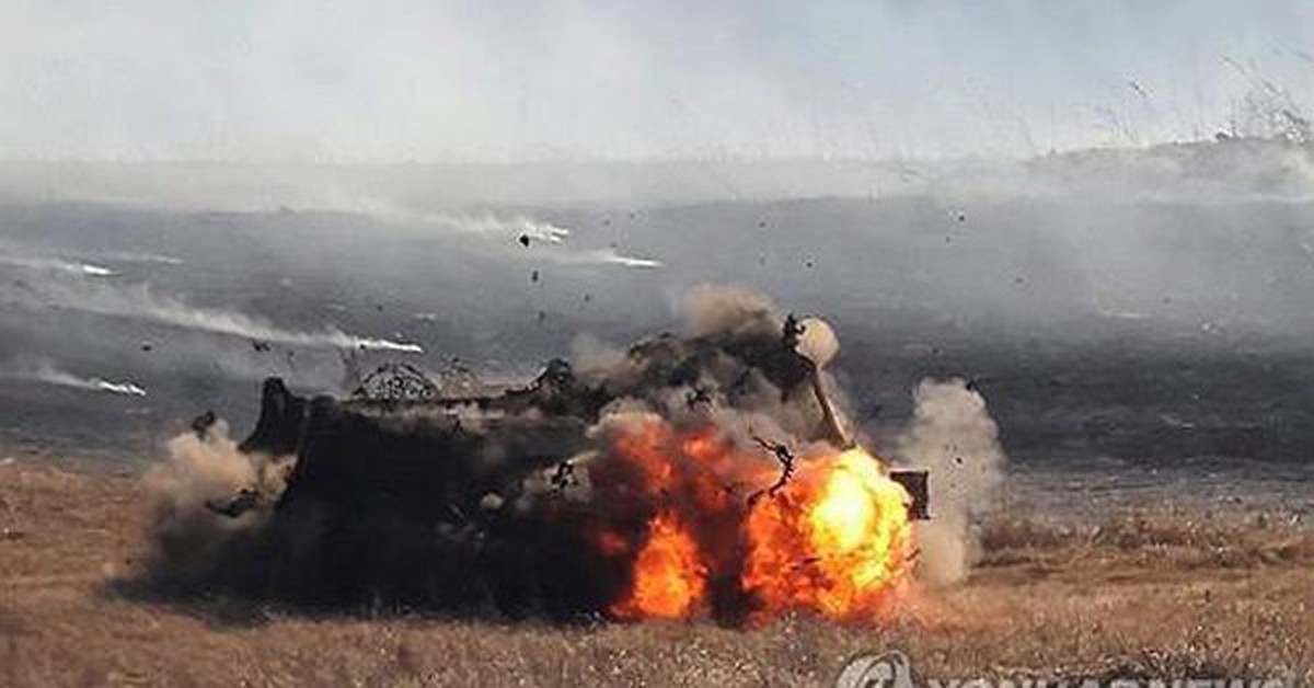 Triều Tiên công bố hình ảnh con gái nhà lãnh đạo Kim Jong-un lái xe tăng