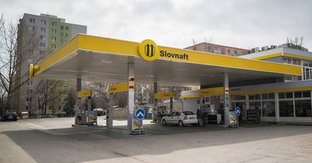 Người nước ngoài đổ xô đến mua nhiên liệu giá rẻ khiến trạm xăng "gần như cạn kiệt", một quốc gia EU lập tức hành động