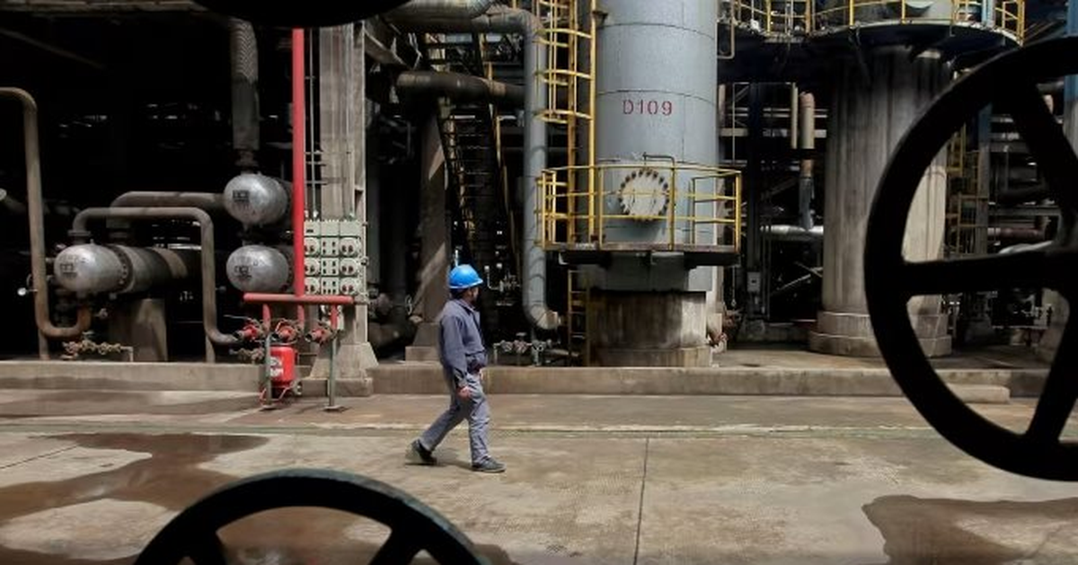 Lộ "đại gia" đứng sau mua 90% dầu thô xuất khẩu của Iran, dùng đồng nội tệ giúp Tehran nhập nhiều loại hàng hóa dù bị trừng phạt