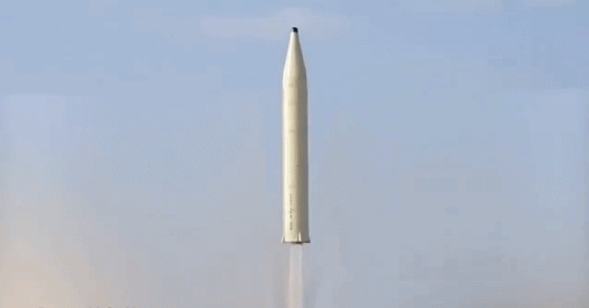 Iran mở đợt tấn công quy mô lớn, cảnh báo phong tỏa eo biển Hormuz