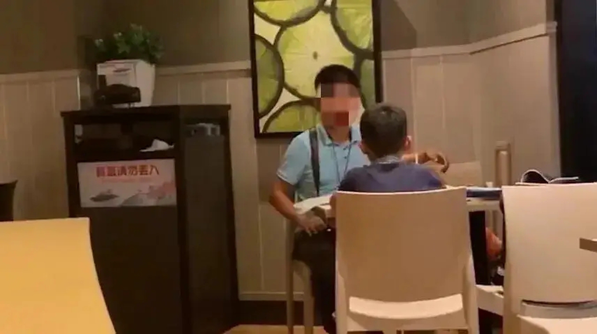 Một bữa ăn khiến đứa trẻ gục ngã chỉ trong một giây: Kiểu giáo dục tội lỗi này sẽ hủy hoại con bạn