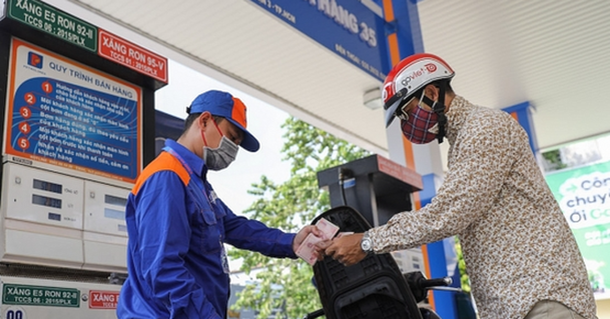 Trước biến động giá xăng dầu toàn cầu, Bộ Chính trị chỉ đạo loạt giải pháp mạnh ổn định thị trường