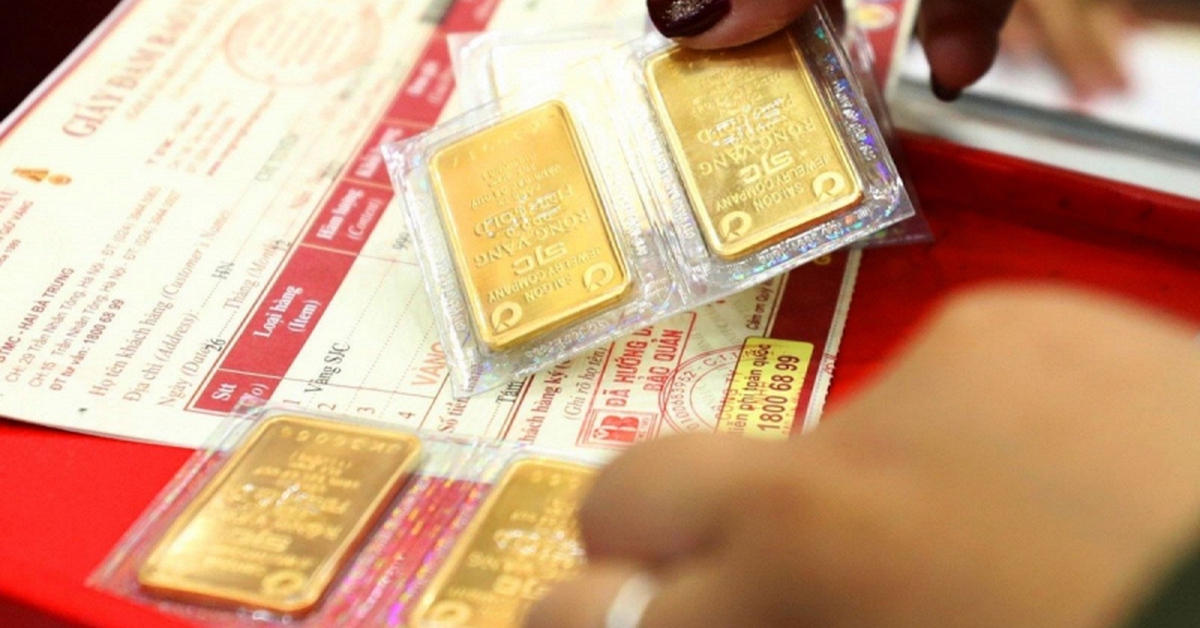 Giá vàng giảm mạnh, người mua vàng sau một tuần đã lỗ nặng 12 triệu đồng/lượng