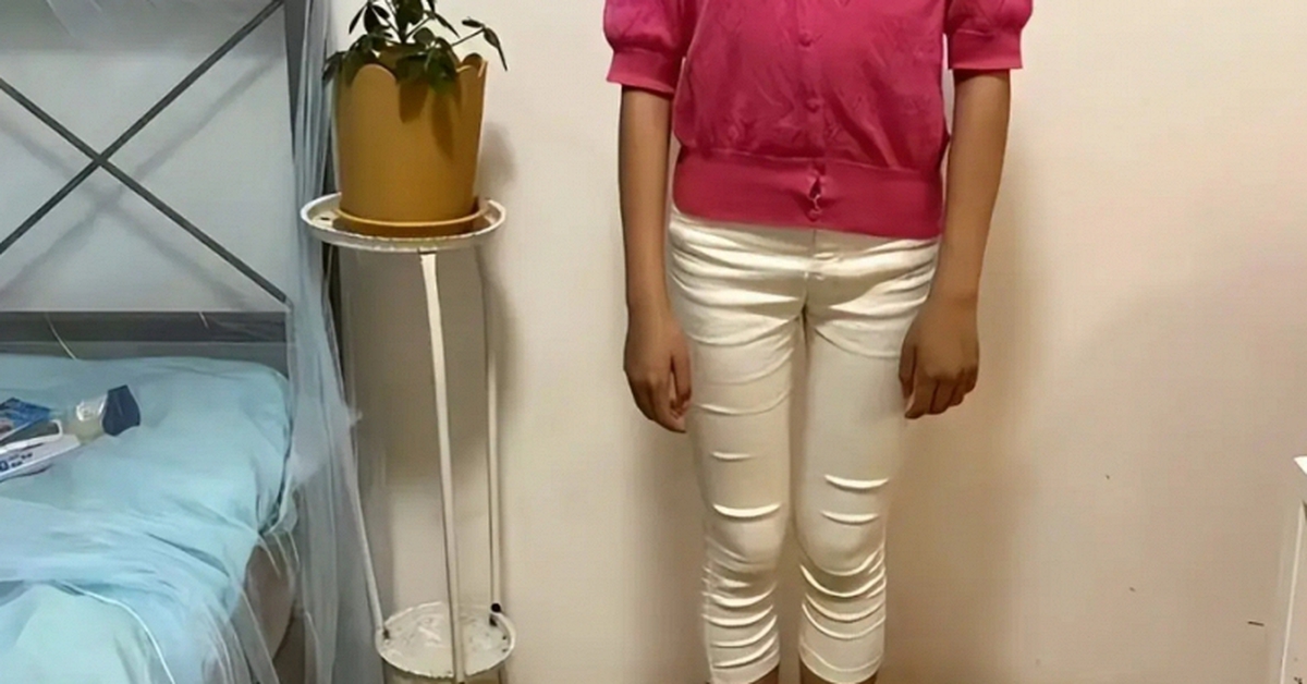 Chiếc quần khiến một bà mẹ bị chê cười: Cho con gái mặc như này, khác nào "tạo điều kiện" để con bị bắt nạt!