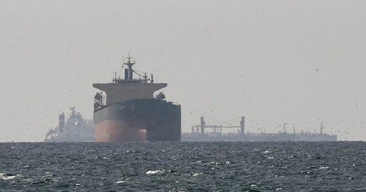 Mỹ bất ngờ nới lệnh trừng phạt, Iran lập tức tuyên bố: Chúng tôi chẳng còn giọt dầu thừa nào để bán