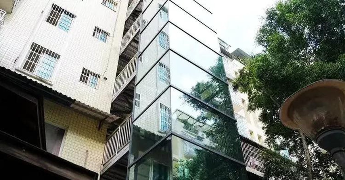 Cả tòa nhà lắp thang máy, một người đàn ông kịch liệt phản đối nhưng lúc xây xong lại xin sử dụng: "Đây là cơ sở vật chất chung, tôi có quyền