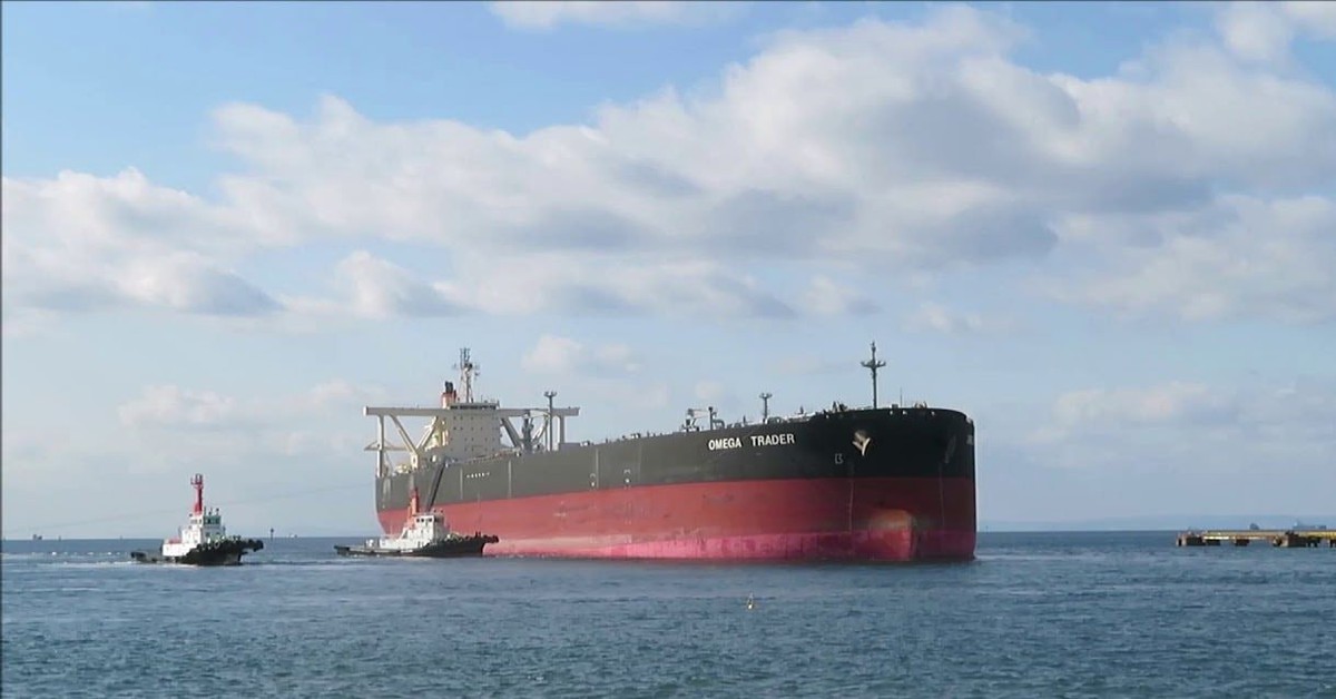 Một siêu tàu chở dầu vừa lặng lẽ vượt qua eo biển Hormuz, báo tin cực vui cho thế giới