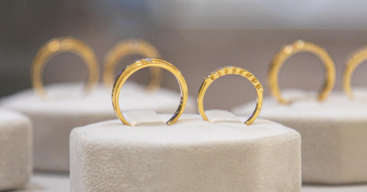 Giá vàng hôm nay 24/3: Lao dốc không phanh rồi dần hồi phục