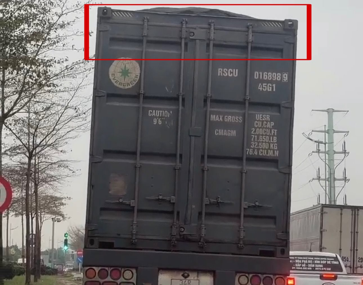 Phát hiện xe container màu đen lạ, cảnh sát lập tức theo dõi giám sát để kiểm tra