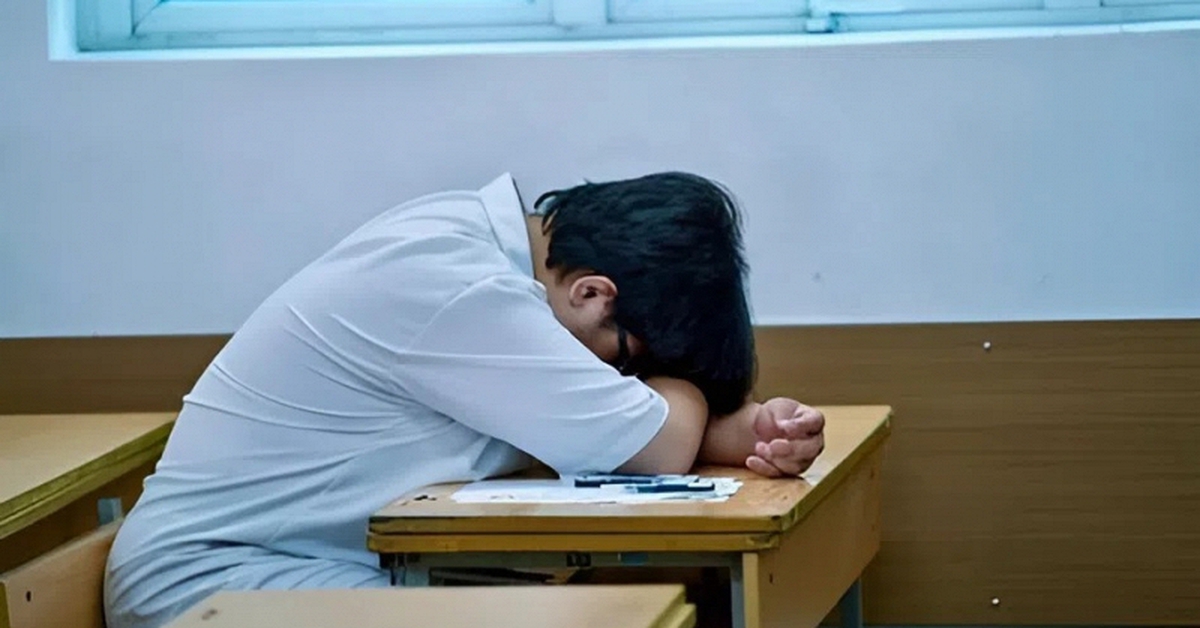 Một đề thi gây bão mạng từ năm ngoái đến tận năm nay: Nhiều em lớp 12 đọc đề xong bật khóc nức nở!