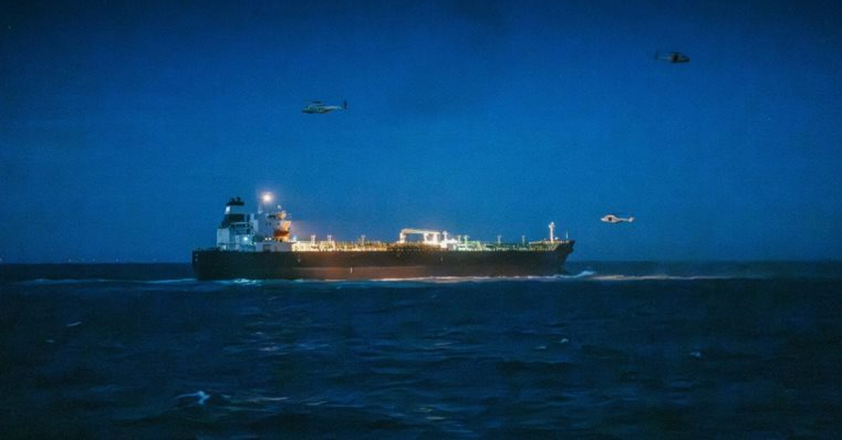 Ông lớn Trung Quốc vừa tuyên bố chưa có kế hoạch mua hàng, Iran lập tức tìm được khách hàng chốt đơn 5 triệu thùng dầu thô