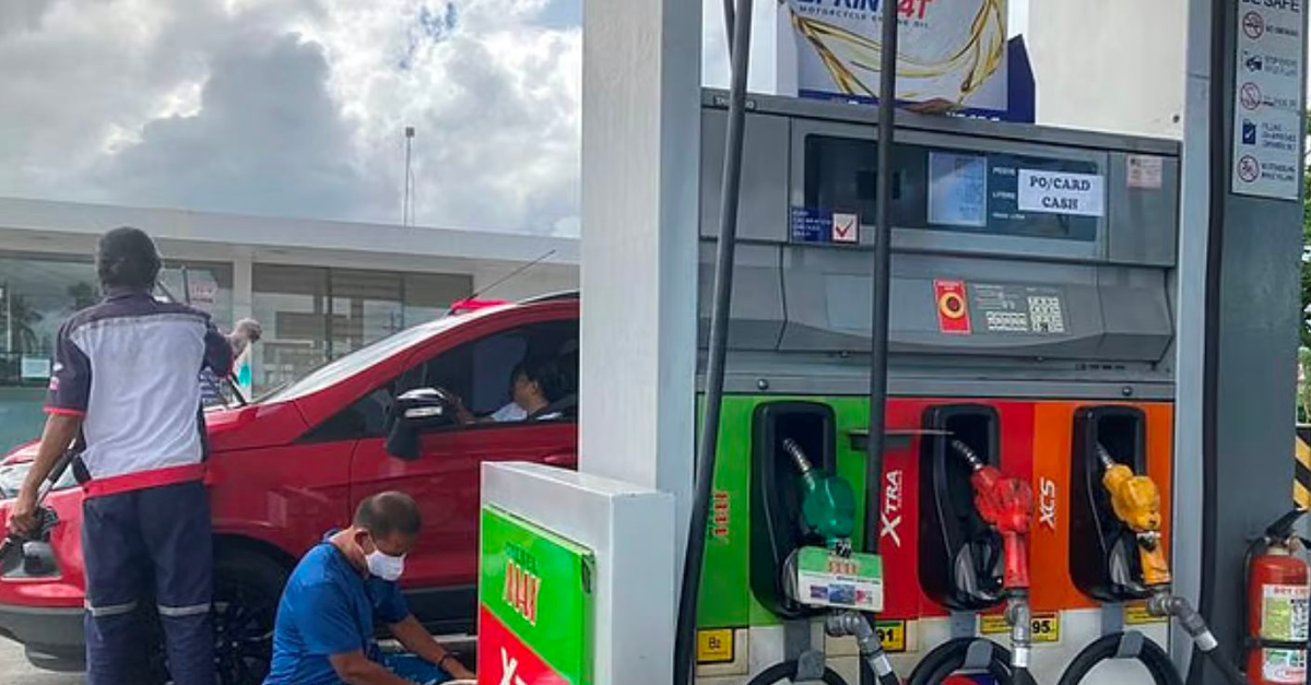 Giá xăng chạm mốc gần 50.000 đồng/lít, quốc gia láng giềng Việt Nam chuẩn bị nhận 100.000 tấn dầu Nga