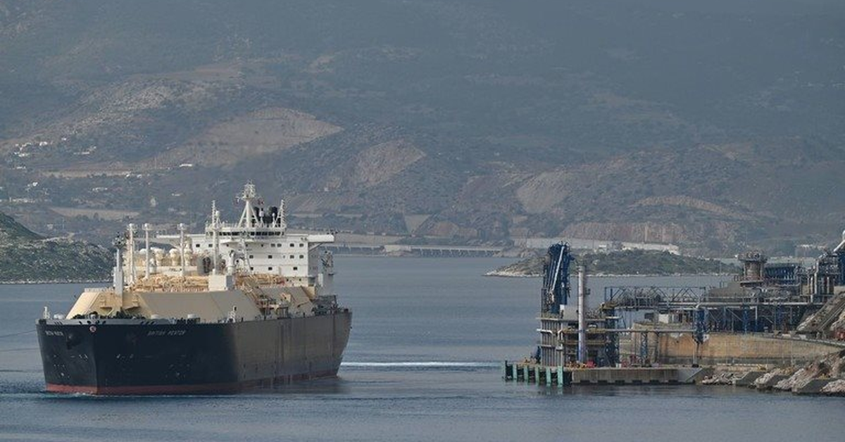 Giá năng lượng tăng cao, nhà cung cấp khí đốt lớn nhất cho EU dọa cắt ưu đãi cho khối