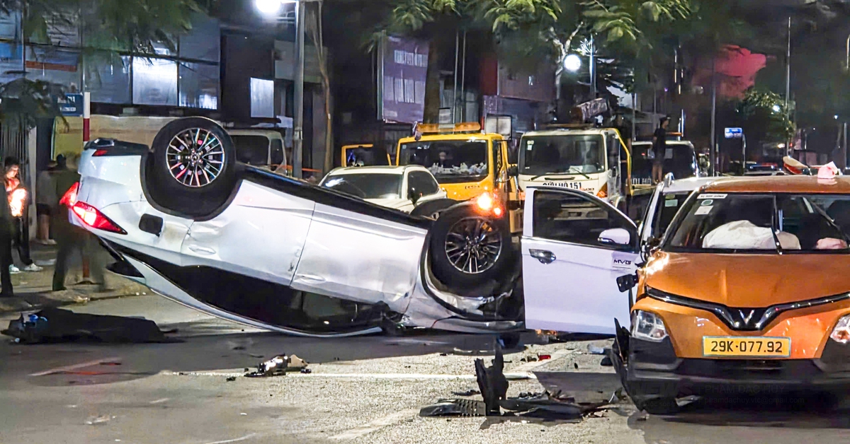 Hiện trường ô tô "điên" tông liên hoàn khiến 2 người bị thương