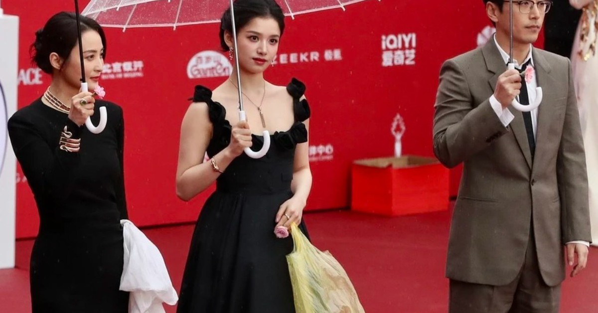 Trương Tịnh Nghi và chiếc túi nylon: Chiếc túi không chỉ là túi