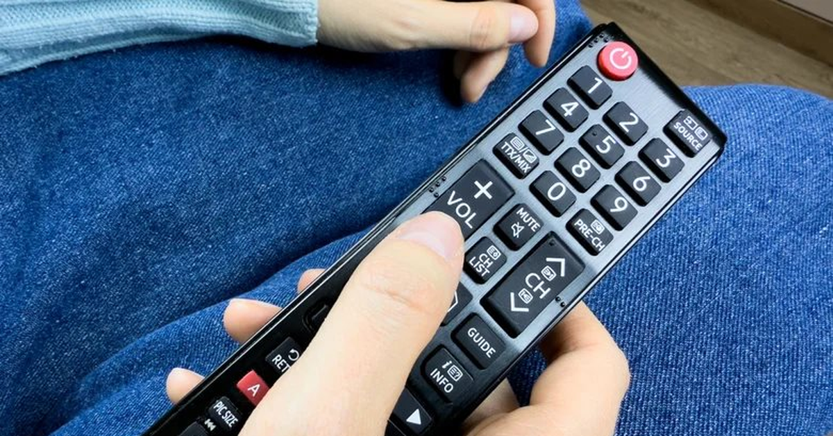 Ai giải thích được lý do điều khiển TV bấm không nhận mà cứ "đập vài cái" lại dùng như bình thường không?