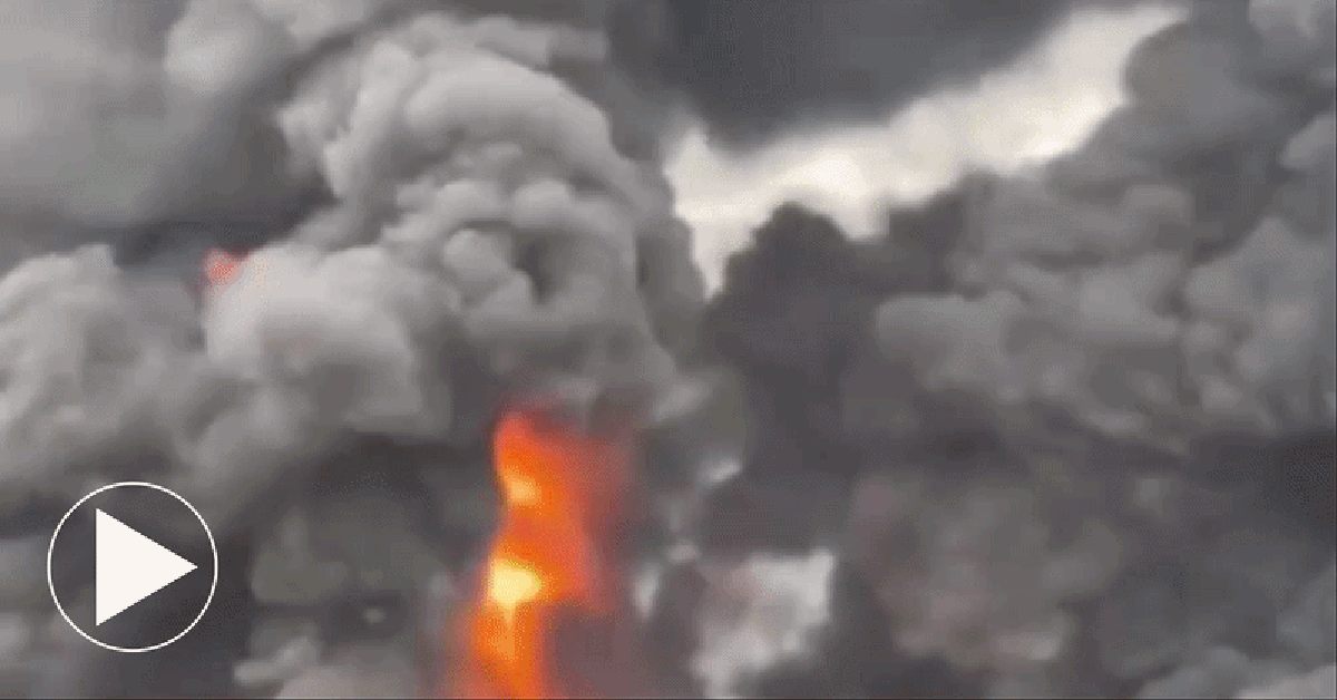 Hiện trường vụ cháy nhà xưởng ở Hưng Yên, cột khói đen cao hàng chục mét