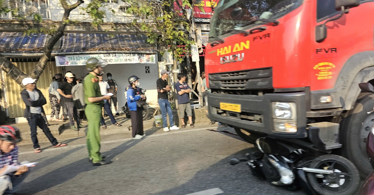 Ô tô tải va chạm xe máy trên quốc lộ ở Huế, cụ ông 80 tuổi tử vong