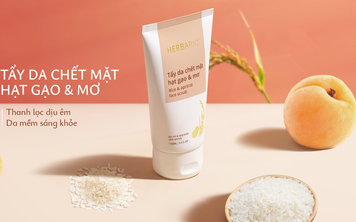 Tẩy da chết Herbario gây sốt: Hạt gạo & mơ cho hiệu quả bất ngờ