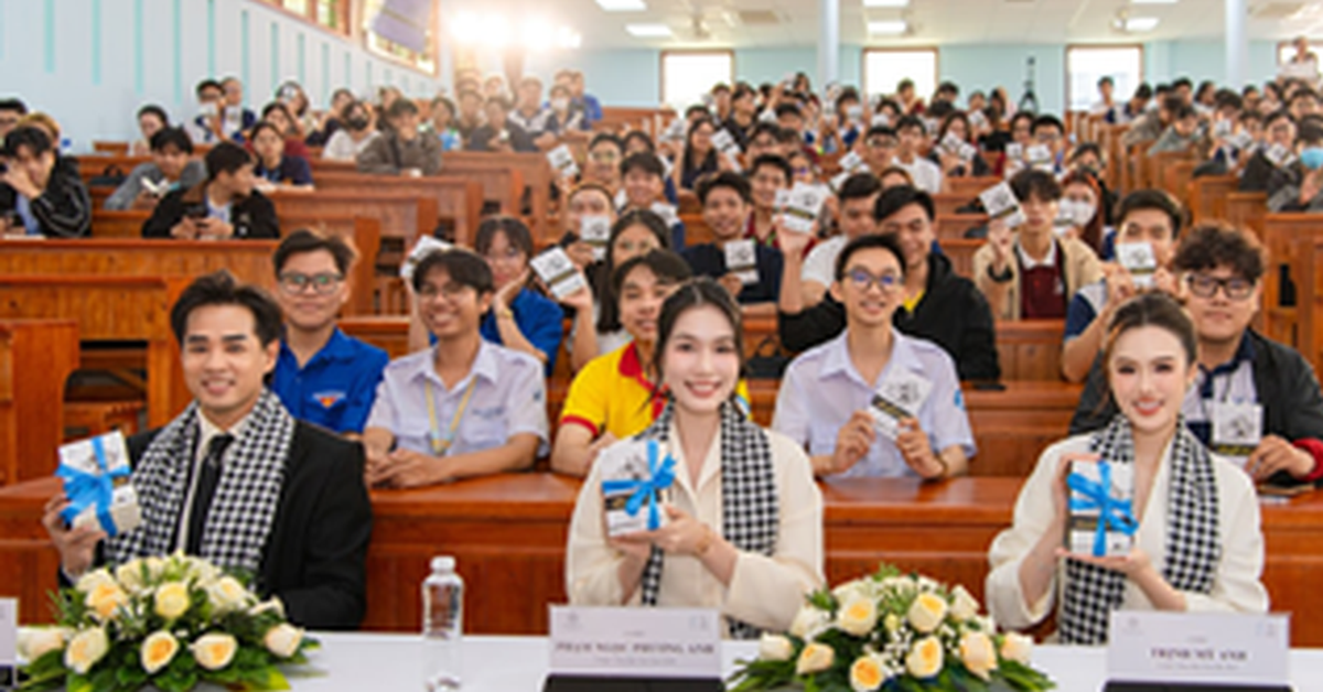 Các hoa á hậu, nghệ sĩ chia sẻ hành trình theo đuổi đam mê với sinh viên