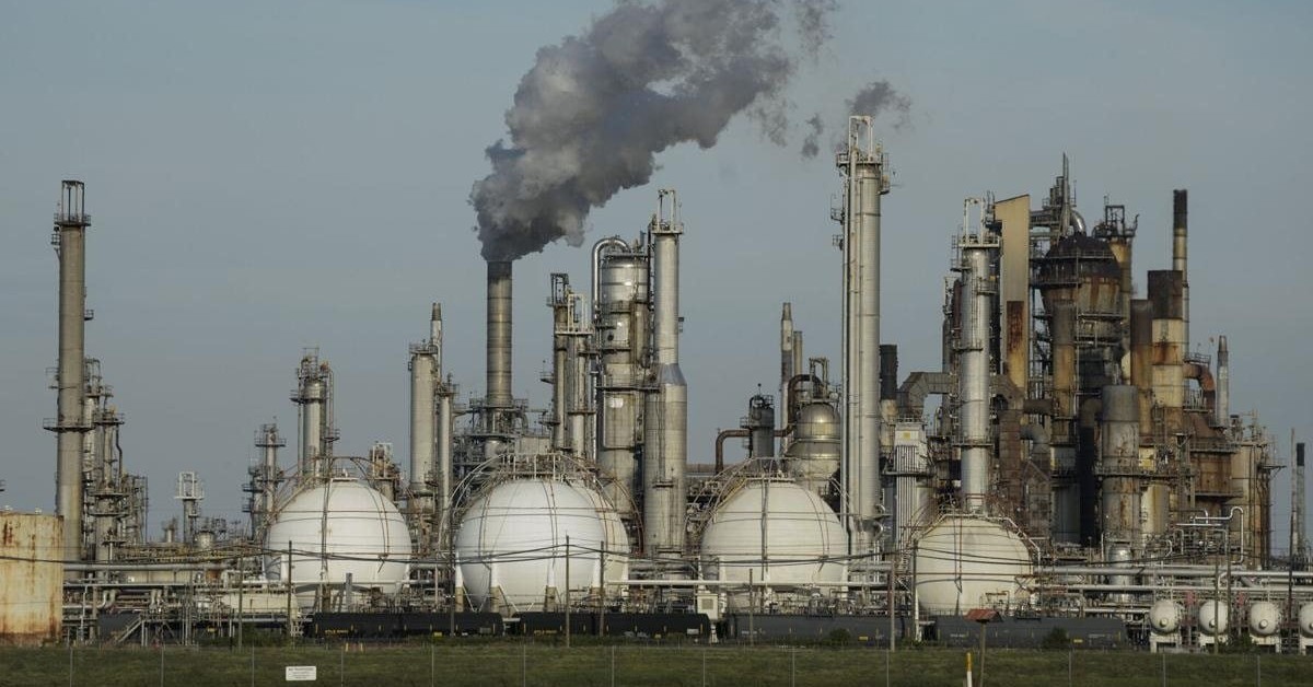 Sáng nay, giá dầu thế giới lại tăng dựng đứng, tiến gần mốc 115 USD/1 thùng