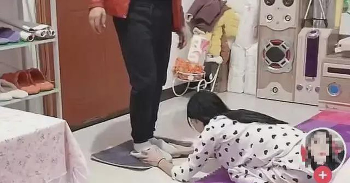 Bức ảnh QUỲ GỐI nhận bão "gạch đá": Đây chính là cách cha mẹ huỷ hoại con cái nhanh nhất!