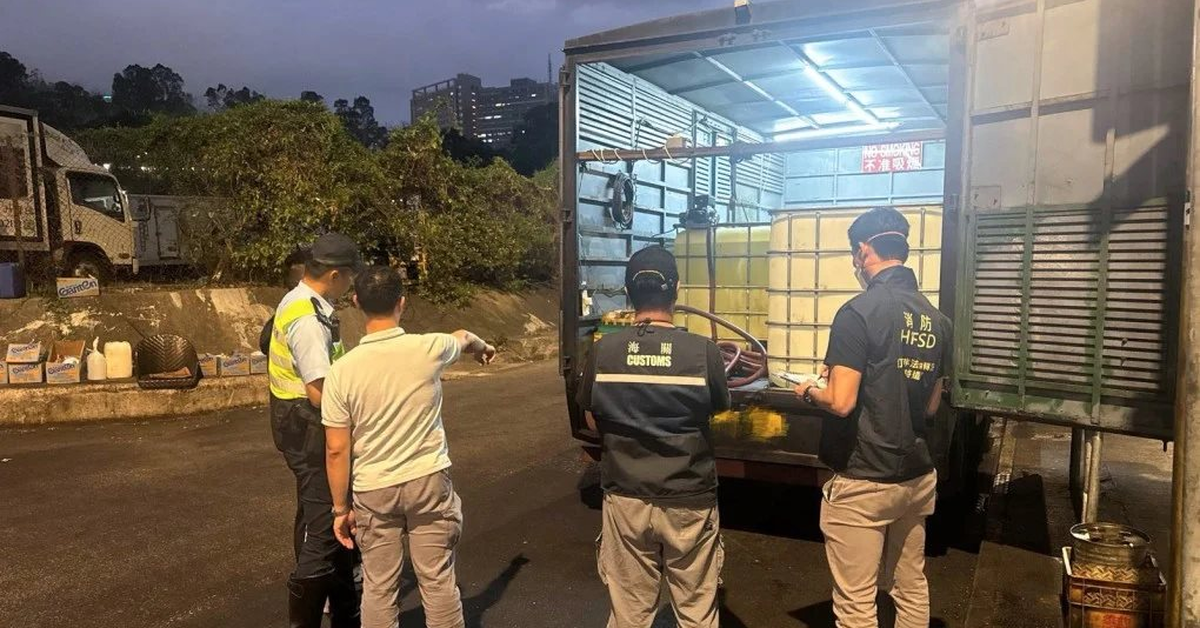 Kiểm tra bất ngờ, phát hiện xe tải chở 8.000 lít xăng dầu trái phép, công an lập tức vào cuộc