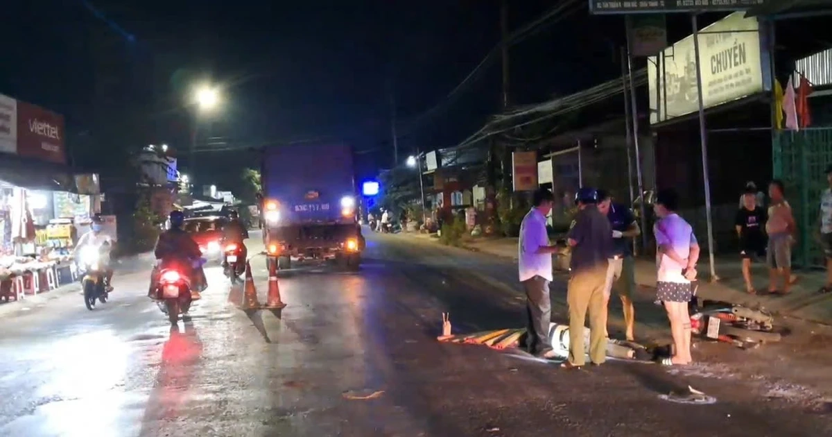 Va chạm với xe chở rác, một người đi xe máy chết tại chỗ